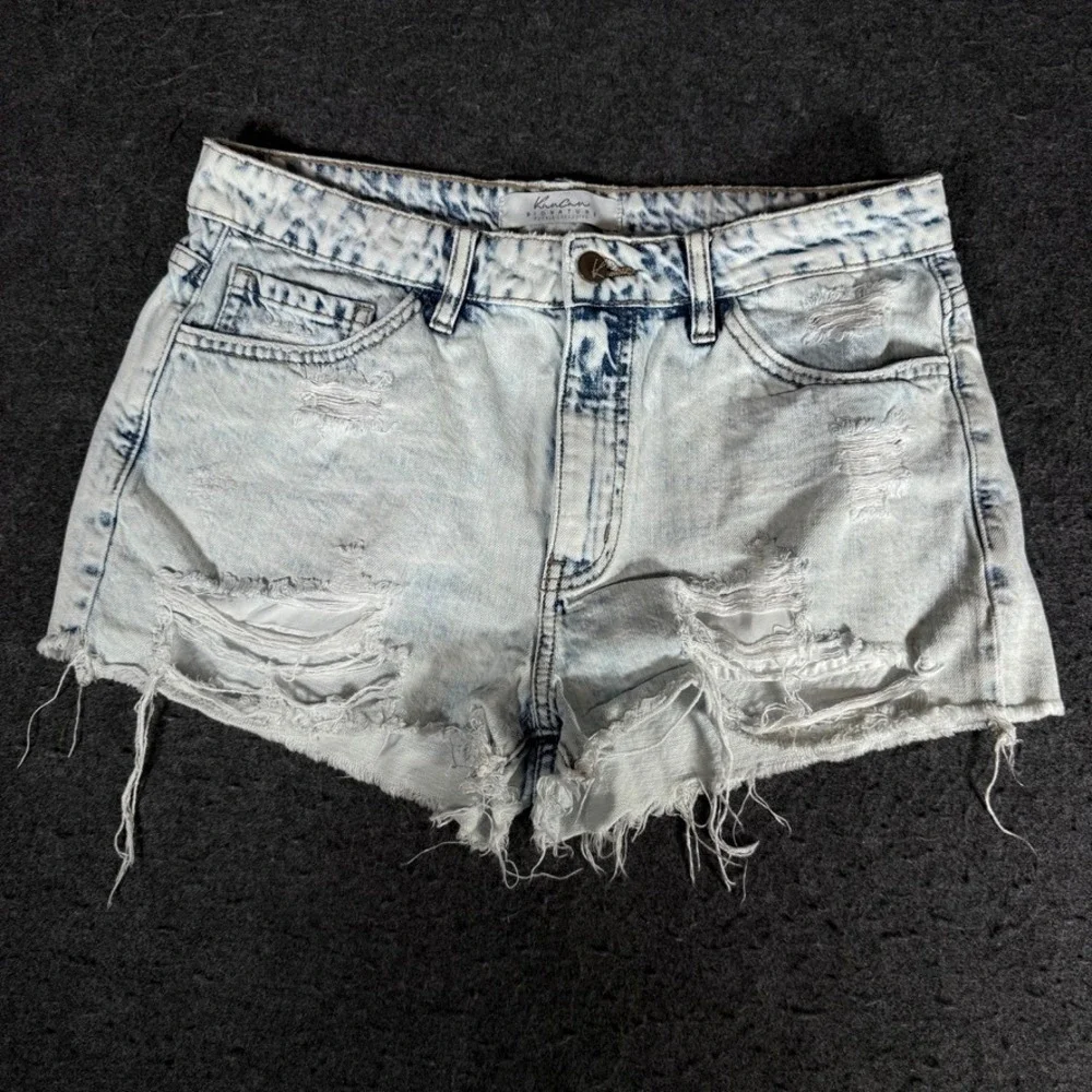 KanCan Signature Buckle Exclusive Distressed Denim Shorts Light Wash‎ VBK1453 28